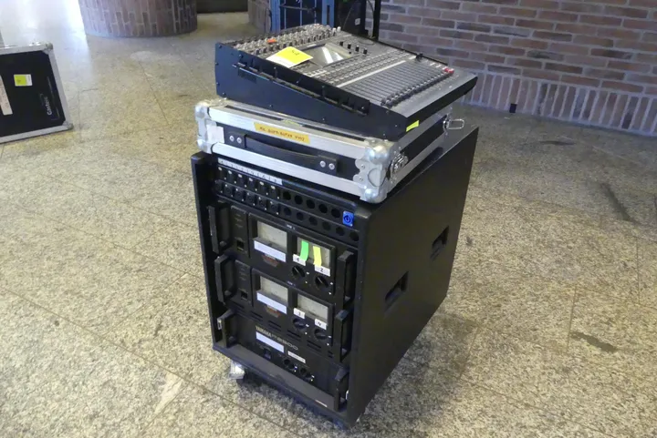 Yamaha - Digitales Mischpult im Flightcase